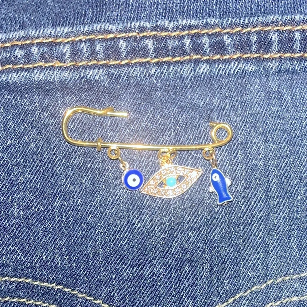 Men’s Levi jeans, W32 L34 dark denim designed by my daughter so the ONLY PAIR